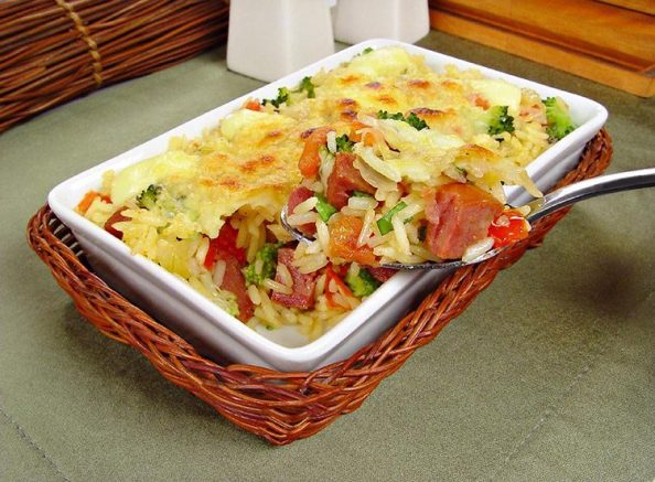 arroz de forno com linguica calabresa e bacon